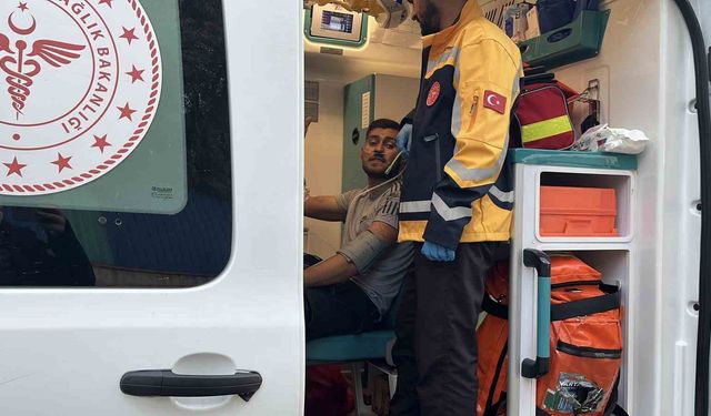 Kocaeli'de bina çatısında yangın: Baba ve oğlu dumandan etkilendi