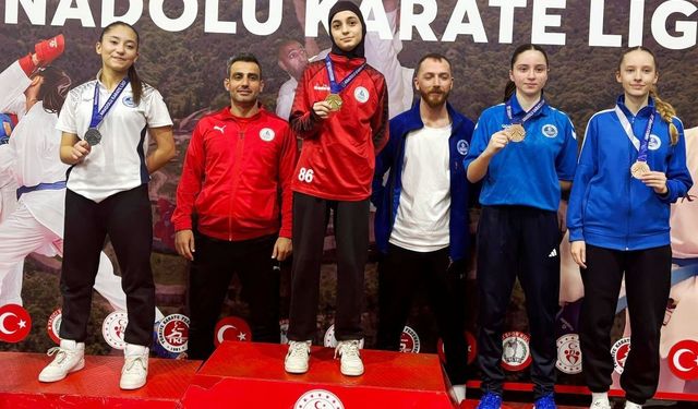 Körfezli karateciler Anadolu Karate Ligi Finalleri'nden 14 madalyayla döndü
