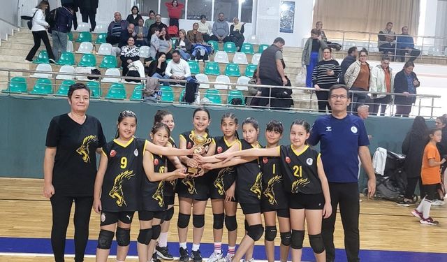 Köyceğizli minikler Voleybol Turnuvası'nda şampiyon oldu