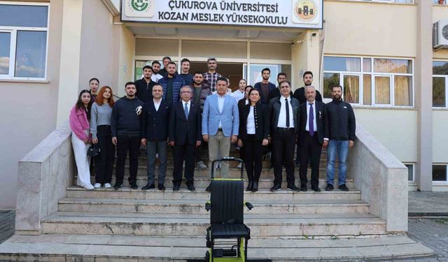 Kozan Meslek Yüksekokulu'nun merdivenlerindeki engel belediye işbirliği ile kaldırıldı