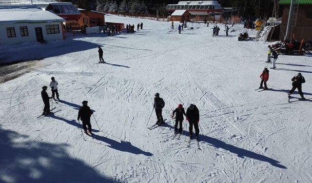 Kristal karın merkezi Sarıkamış'ta sezon coşkusu: Pistler cıvıl cıvıl