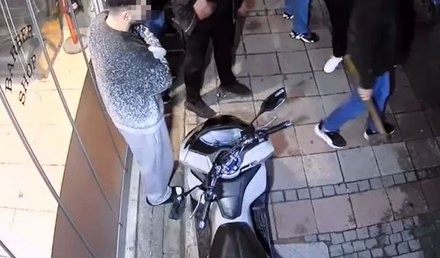 Kuaför dükkanına baltalı saldırı kamerada