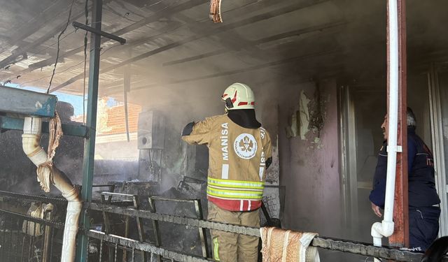 Kula'da müstakil evde çıkan yangın paniğe neden oldu