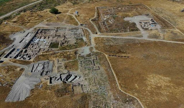 Kültepe'de mozaik heyecanı