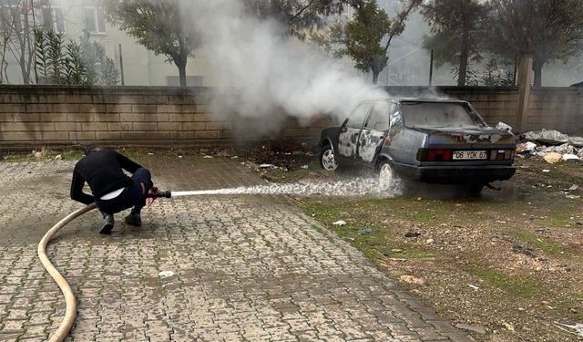 Kurtalan'da araç alev topuna döndü