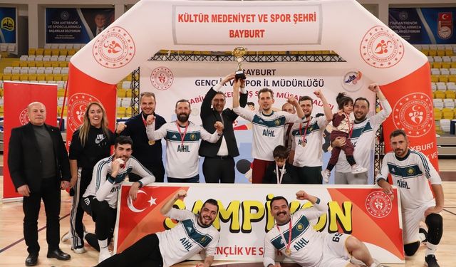 Kurumlar Arası Voleybol Turnuvası'nın şampiyonu Milli Eğitim Müdürlüğü oldu
