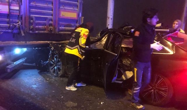 Kütahya'da feci kaza: Tıra arkadan çarpan otomobildeki 4 kişi hayatını kaybetti