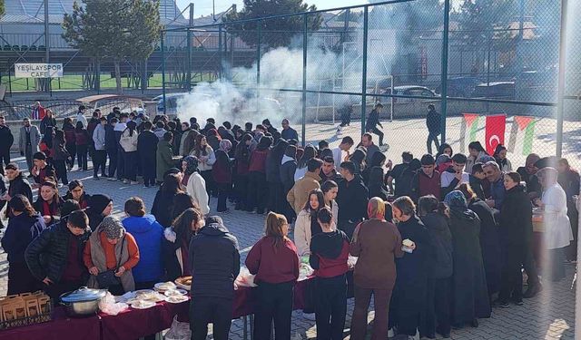 Kütahya'daki okullarda Filistin'e destek amacıyla düzenlenen Hayır Çarşısı etkinlikleri devam ediyor