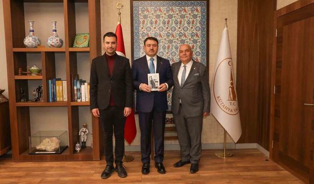 Kütahyalı 'Şeref Usta' kitabının geliri çıraklara bağışlanacak