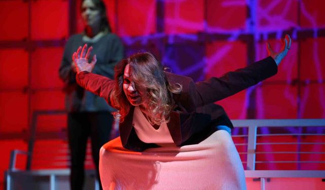 'Kutsal' oyunu İstanbul'da sahnelenecek