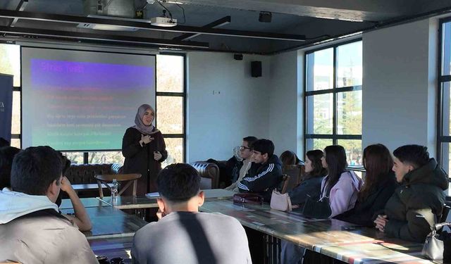 Lise öğrencilerine sınav kaygısı ve stresle başa çıkma yolları anlatıldı