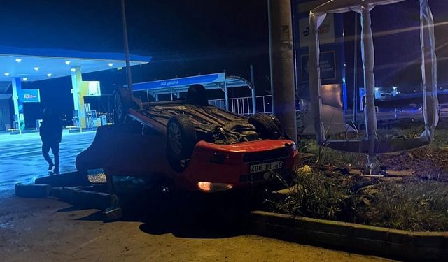 Lüleburgaz'da takla atan otomobildeki 2 kişi yaralı olarak kurtuldu