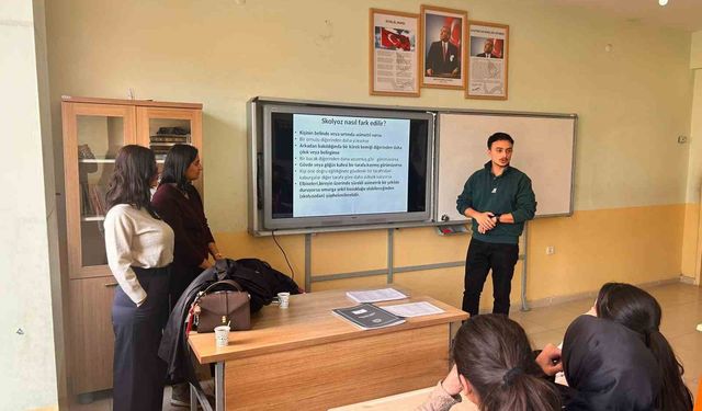 Malazgirt'te 8. sınıf öğrencilerine skolyoz taraması yapıldı