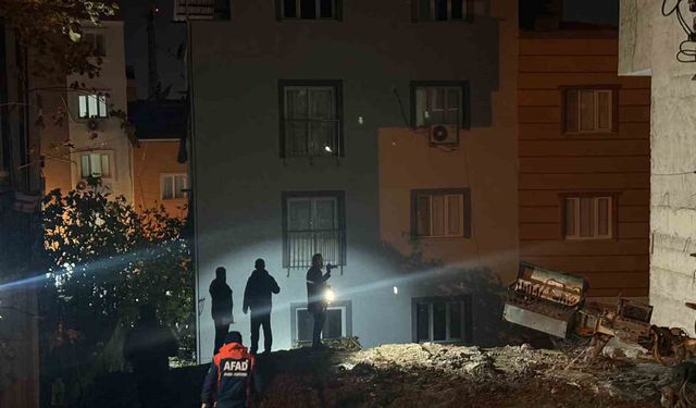 Manisa'da çatlak oluşan iki bina tahliye edildi