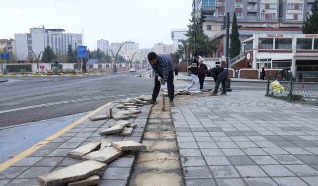 Mardin Büyükşehir Belediyesi şehirdeki engelli yollarını yeniliyor