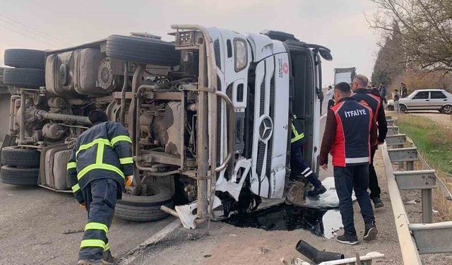 Mardin'de devrilen akaryakıt yüklü tırın sürücüsü yaralandı