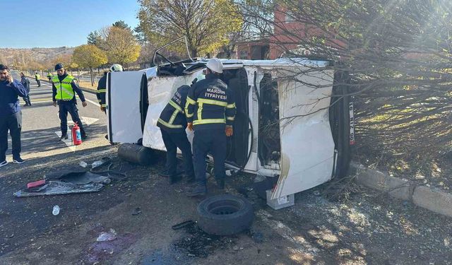 Mardin'de otomobil devrildi: 3 yaralı