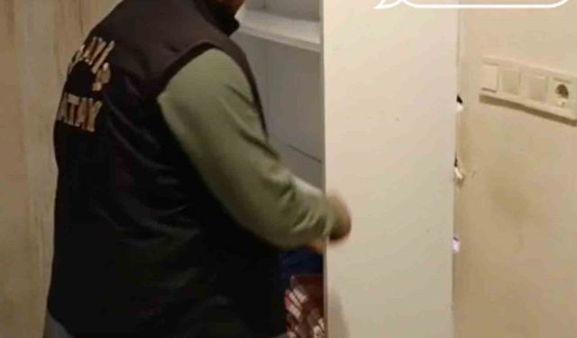 Masaj salonunda fuhşa sürüklenen 9 yabancı uyruklu kadın gizli bölmeden çıktı