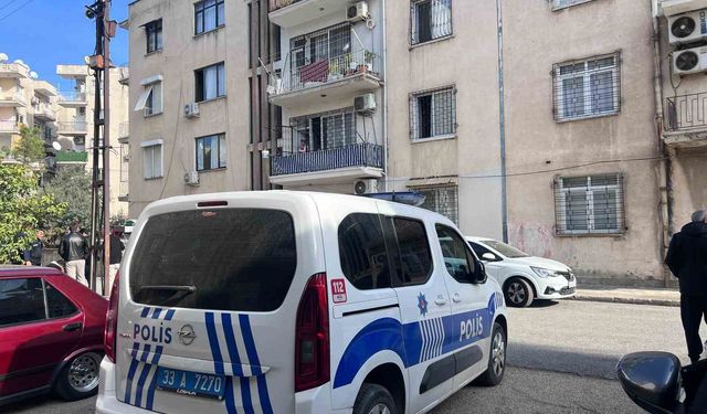 Mersin Valilliği 3 kişiyi öldüren şahsın bacağından vurularak yakalandığını bildirdi