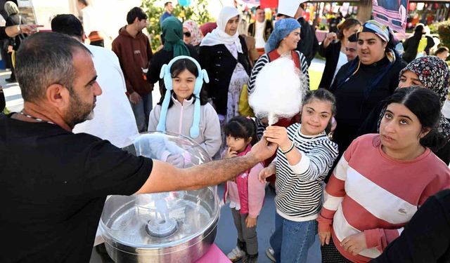 Mersin'de özel gereksinimli bireyler renkli atölyelerde buluştu
