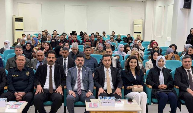 Midyat'ta 'koruyucu aile hizmet modeli' bilgilendirme toplantısı düzenlendi