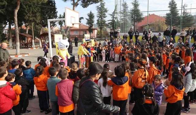 Minik Yürekler Sındırgı'da moral buldu