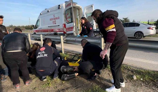 Motosikletle bariyere çarpan üniversite öğrencisi ağır yaralandı