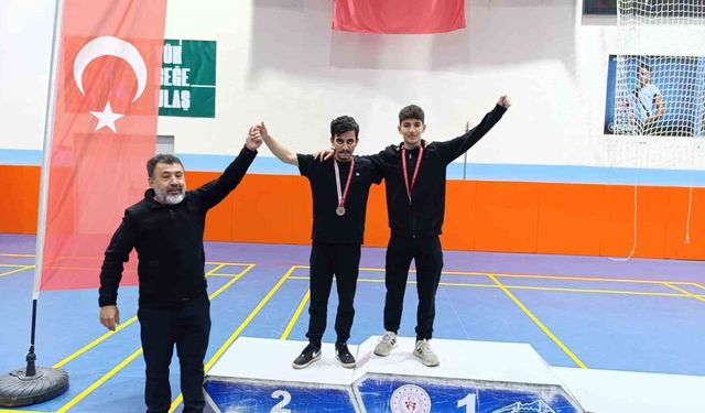 Mudanya Anadolu İmam Hatip Lisesi, güreşte zirveye oturdu