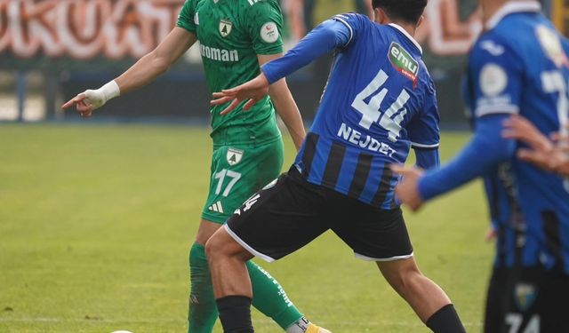 Muğlaspor deplasmanda zirveyi kaptı