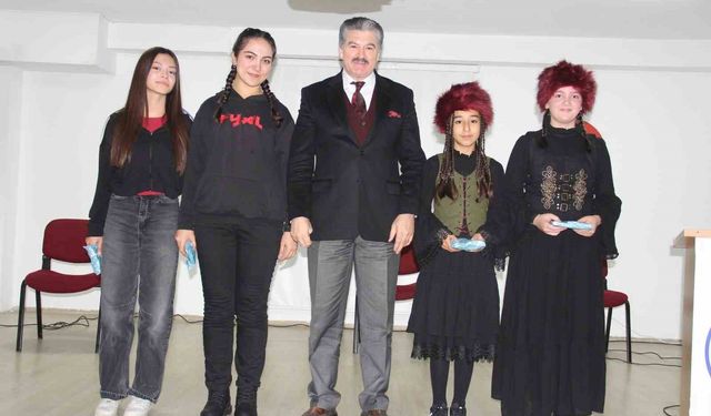 Murat Atılgan Ortaokulu'nda 'Dünya Türk Dili Ailesi Günü' programı yapıldı