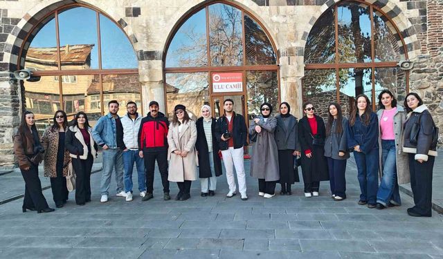 Muş'ta fotoğrafçılık kursiyerleri tarihi ve kültürel mekânlarını fotoğrafladı