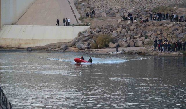 Nehre düşen terliğini almak isterken akıntıya kapılan çocuğun cansız bedeni bulundu
