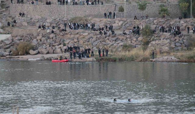 Nehre düşen terliğini almak isterken suya düşen çocuk kayboldu