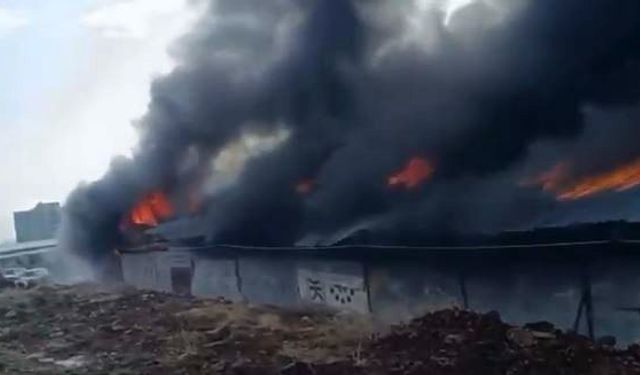 Nurdağı'nda depo yangını