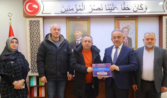 Ortaokulda Filistin yararına düzenlenen hayır çarşısında 146 bin lira toplandı