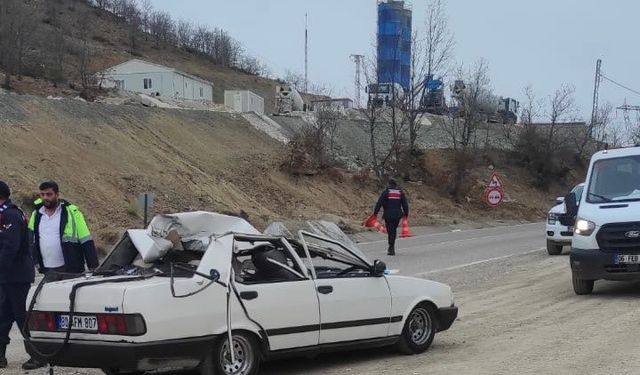Otomobildeki 5 kişi ölümden döndü: 2 yaralı