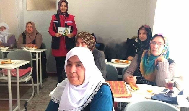 Otuza yakın kadına çiftçi eğitimi verildi