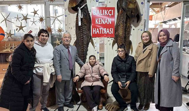 Özel gereksinimli bireyler, Türkiye Deniz Canlıları Müzesi'ni ziyaret etti