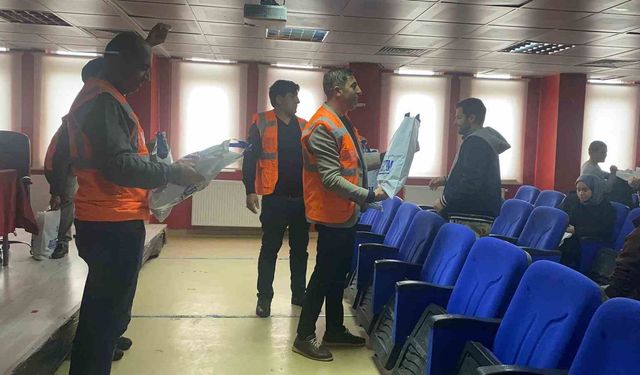 Patnos 'İyilik Elçileri' özel çocukların yüzünü güldürmeye devam ediyor