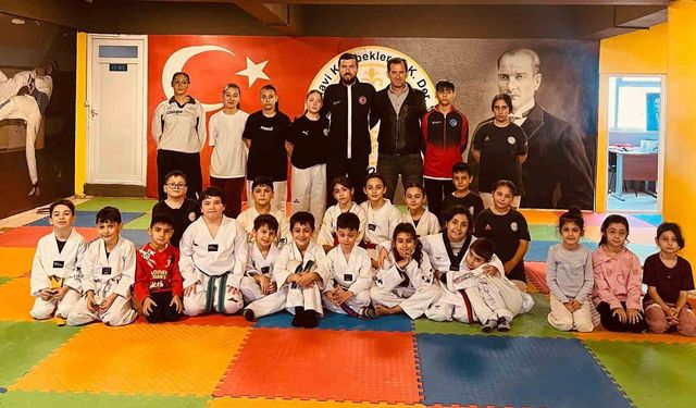 Pazarlar'da başarılı sporculara Bursa gezisi ödülü