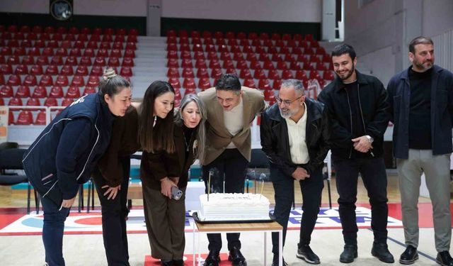 Personelinden Başkan Serkan Acar'a doğum günü sürprizi
