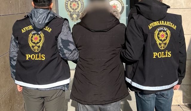 Polis 3 farklı suçtan hapis cezası ile aranan şahsı yakaladı