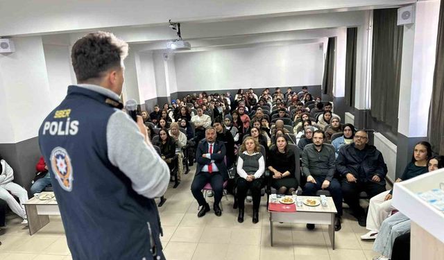 Polisten 500 öğrenciye SİBERAY egitimi