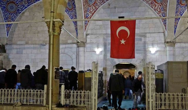 Regaip Kandili'nde Antalya'da camiler doldu taştı