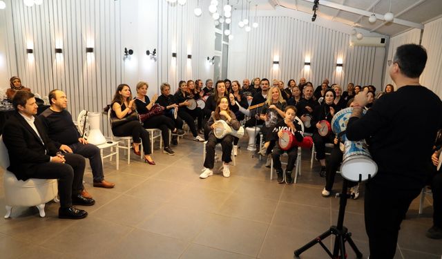 Ritimle gelen dostluk: 7'den 70'e herkes aynı melodide buluşuyor