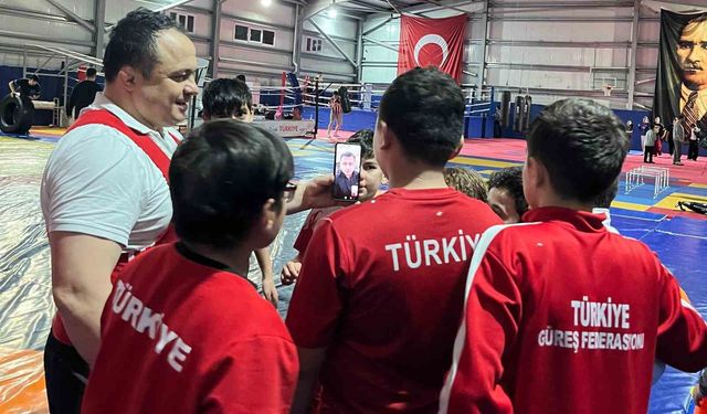 Rıza Kayaalp'ten Vezirköprülü güreşçilere moral