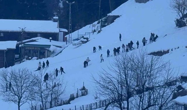 Rize'de zirvelerde 'karlı güneş' güzelliği