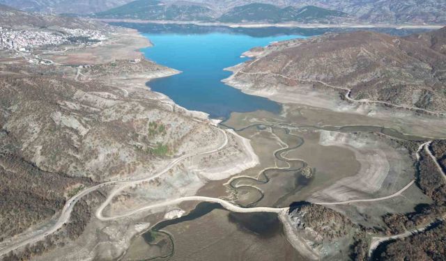 Sadece baraj suları çekilince kullanılan yol kalıcı hale getiriliyor
