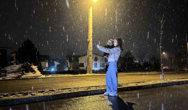 Safranbolu'nun yüksek kesimlerinde kar yağışı etkili olmaya başladı