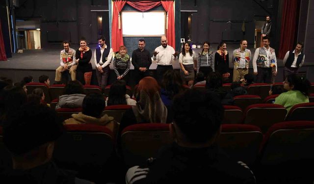 Sahneye renk geldi projesi ile çocuklar sanatla buluştu